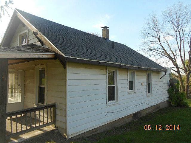 2nd image of 854 Cedar St