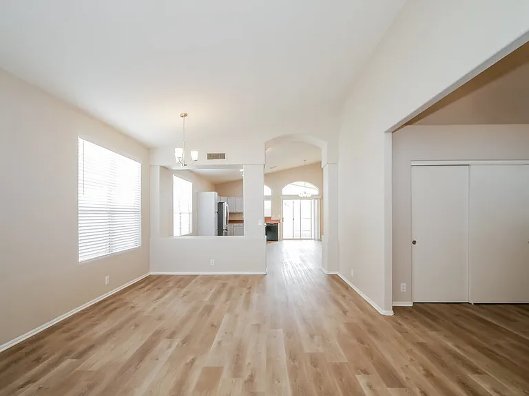 1069 W Glenmere Dr — Photo 6