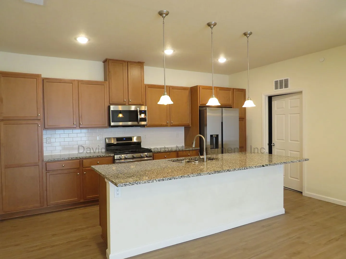 Beautiful Newer 2 Bedroom Condo in Briargate Area — Photo 3