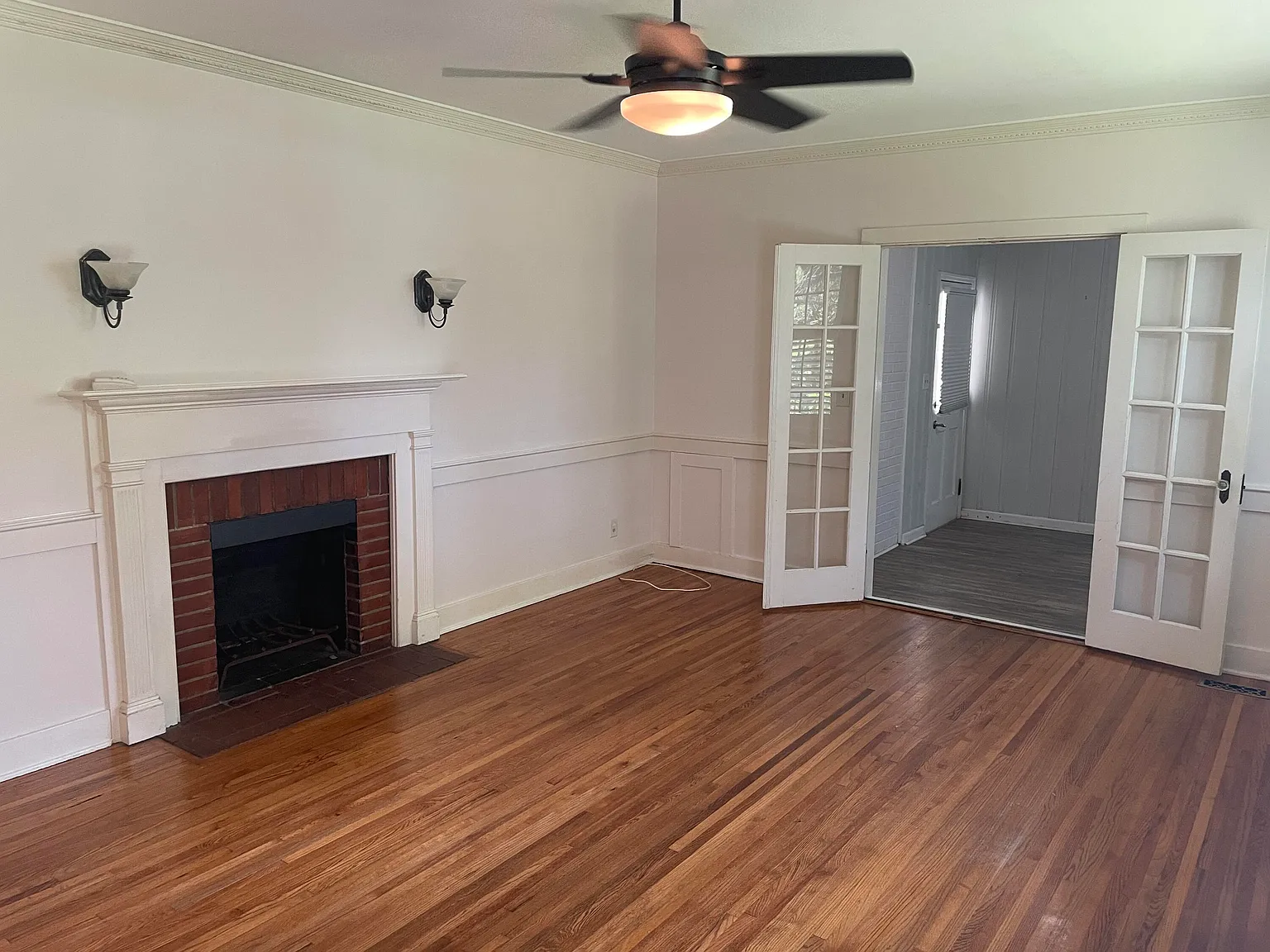 3 bed, 2.0 bath, 1838 sqft, $1,895 — Photo 3