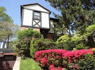 8536 217th St, Queens Village, NY 11427