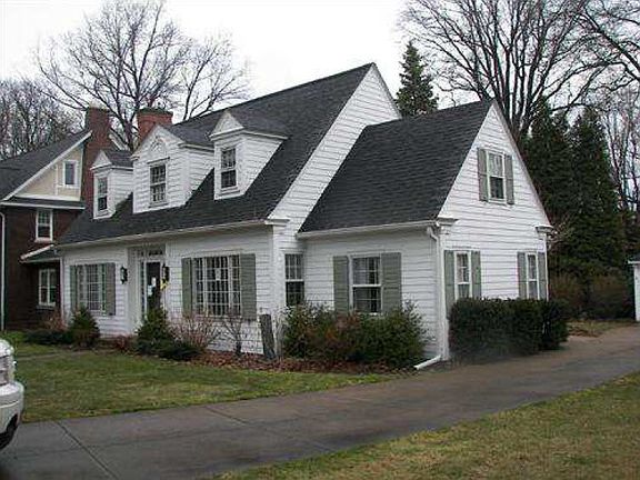 3rd image of 225 Seminole Dr