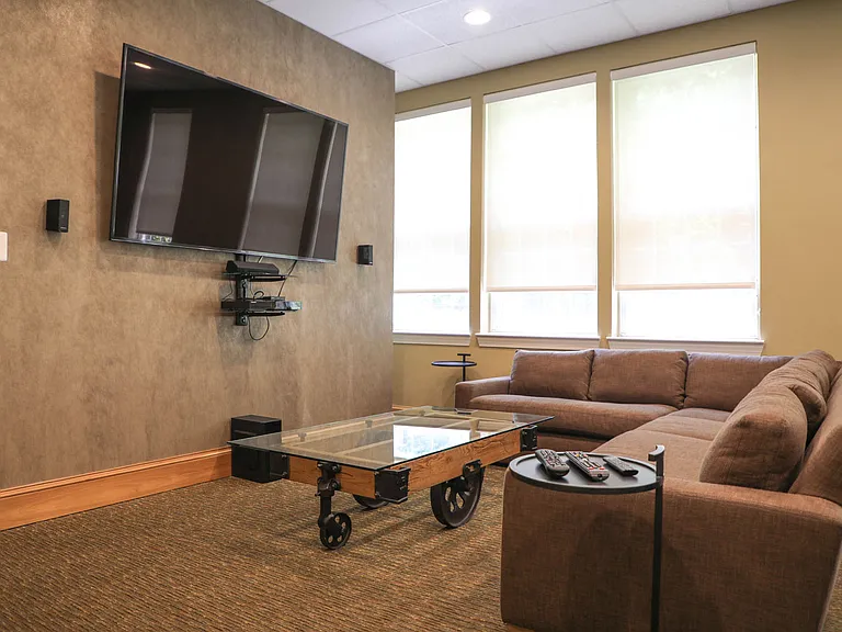 Cascades Overlook Apts. — Photo 7