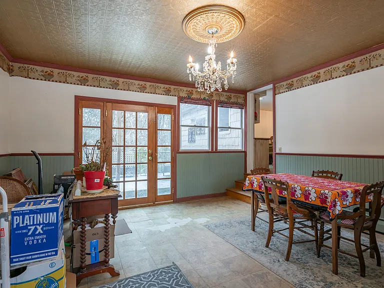 133 Raymond Rd — Photo 9