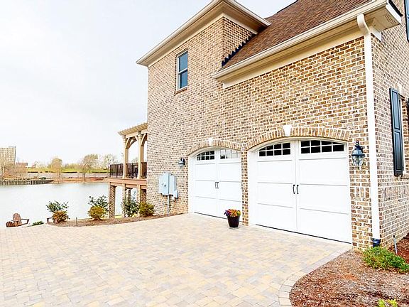 5th image of 386 E Shoreline Dr