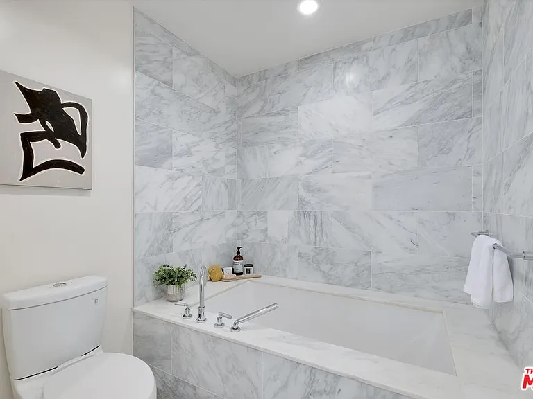 1705 Ocean Ave #502 — Photo 24