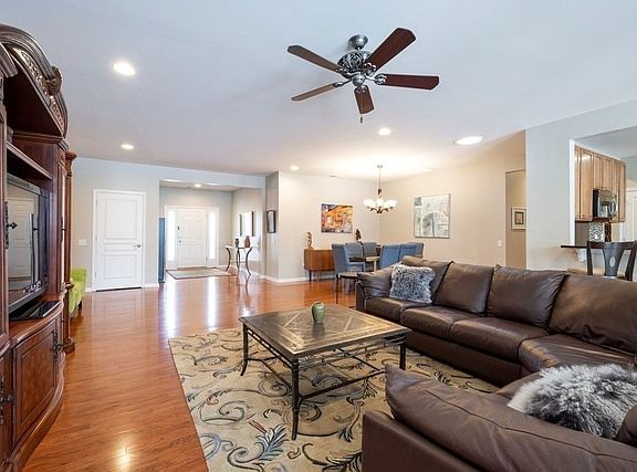 3rd image of 2969 Province Cir