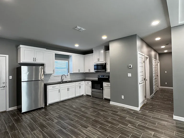 1808 Angelina Dr #1 — Photo 4