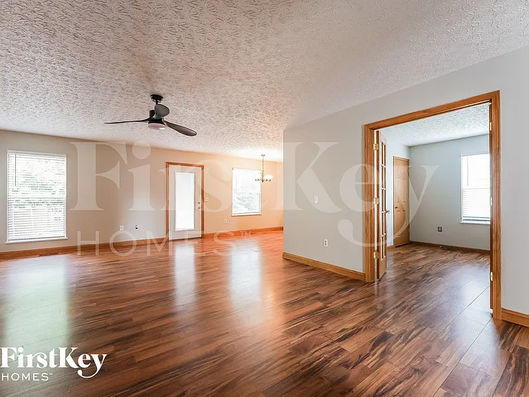 426 Flat River St — Photo 3