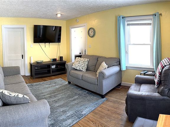 3rd image of 543 Lafayette Blvd