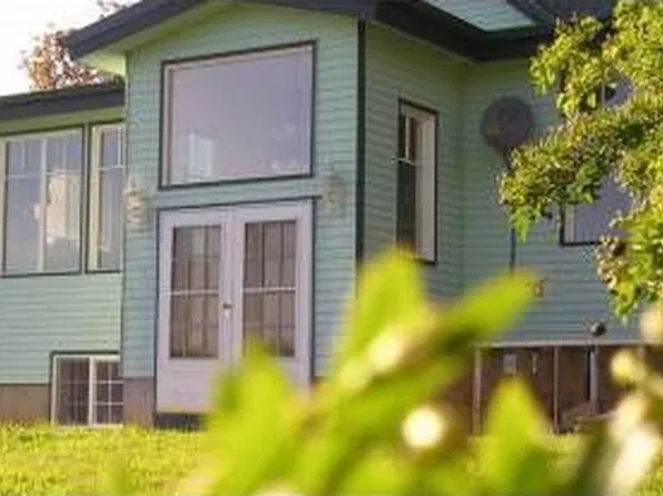 95 Messinger Hill Dr, Cathlamet, WA 98612