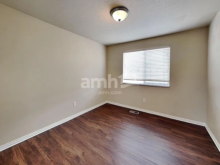 981 Stonehenge Dr — Photo 10