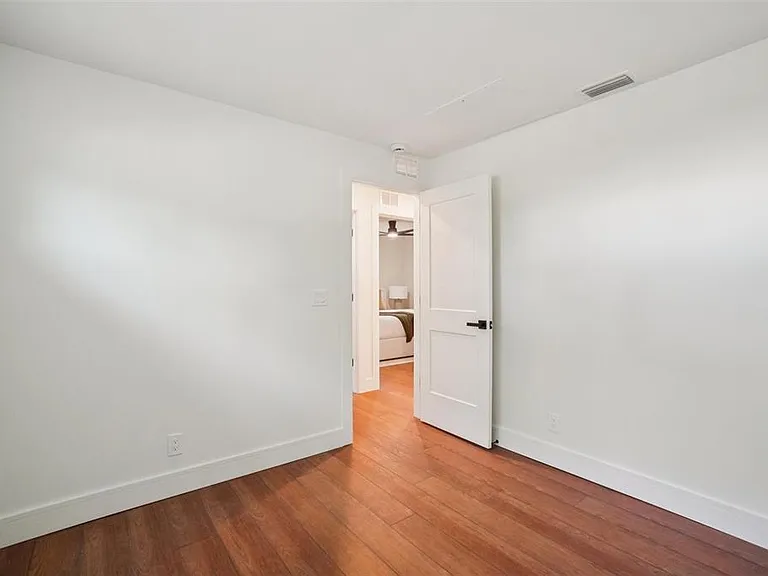 3123 W La Salle St — Photo 33