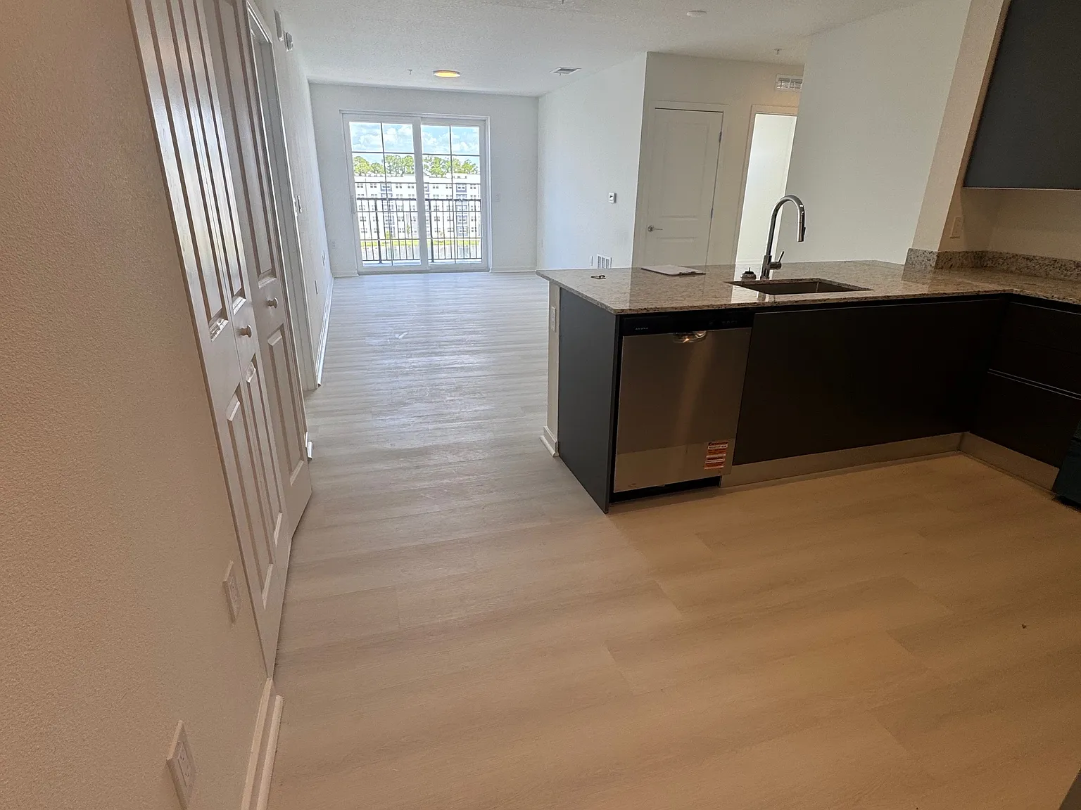 3 bed, 1215 sqft, $2,400 — Photo 3
