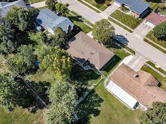 4th image of 818 Fairway Ct