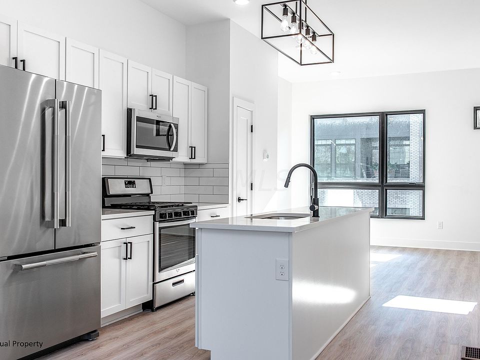 1st image of 1104 Oak St #13