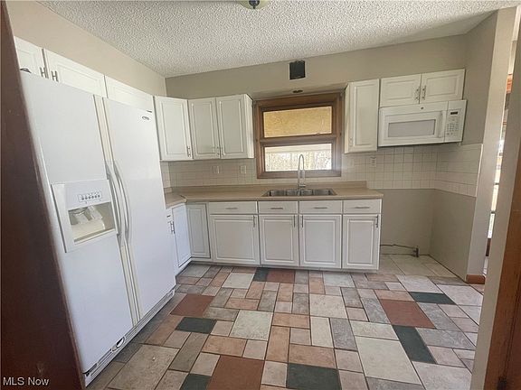 5th image of 2801 Vaughan Ave