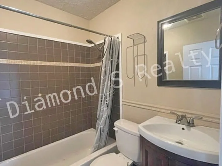 930 W Harrison St — Photo 8