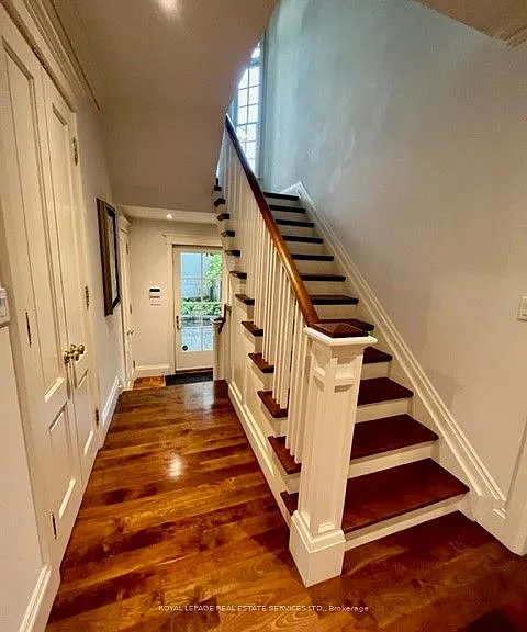 33 Howard Ave — Photo 4