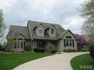 3324 Sheridan Rd, Pekin, IL 61554