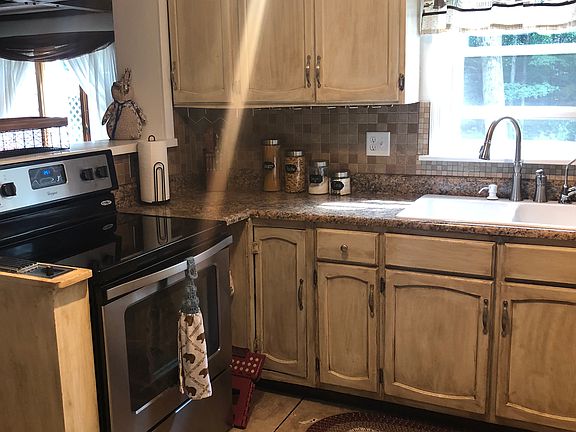 5th image of 42 Nottingham Dr