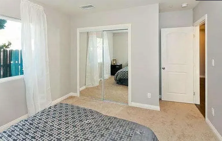 921 N Lincoln St — Photo 7