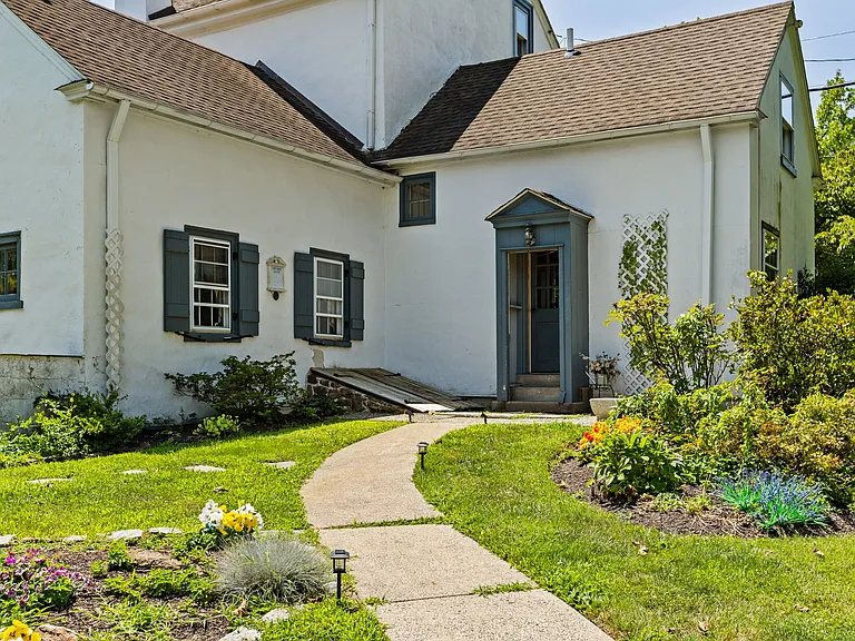 571 N Newtown Street Rd — Photo 65