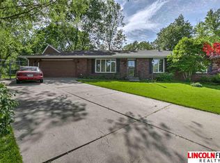 6307 Yellowstone Cir, Lincoln, NE 68510