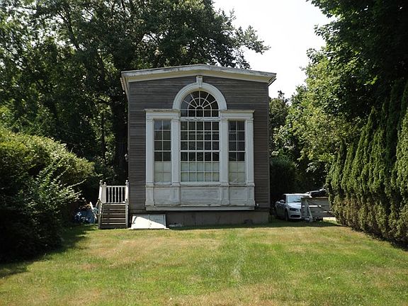 5th image of 663 Hill St
