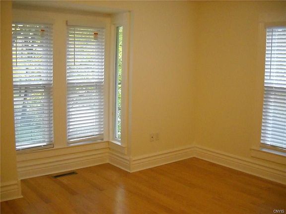 4th image of 363 Green St