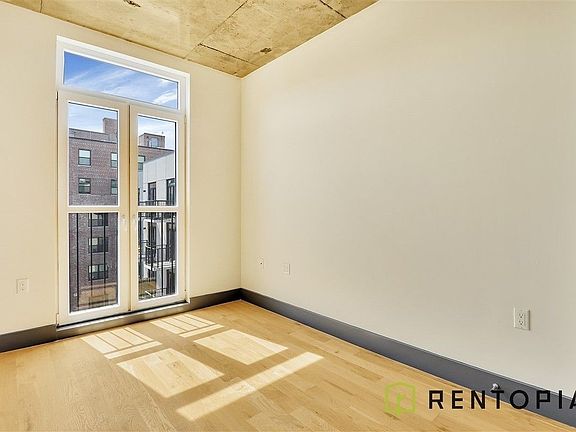 4th image of 340 Evergreen Ave #455