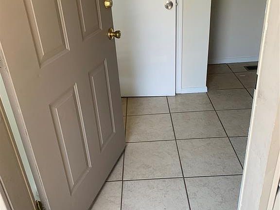 2nd image of 901 Acacia Cir #903