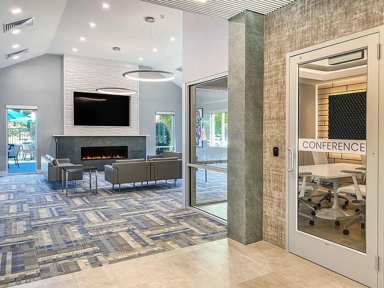 550 S Dupont Pkwy — Photo 42