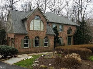 5935 Fairview Woods Dr, Fairfax Station, VA 22039