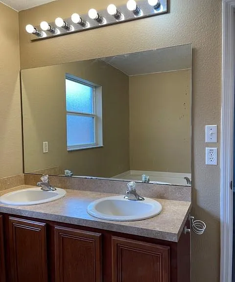 1144 Blackwater Pond Dr — Photo 9