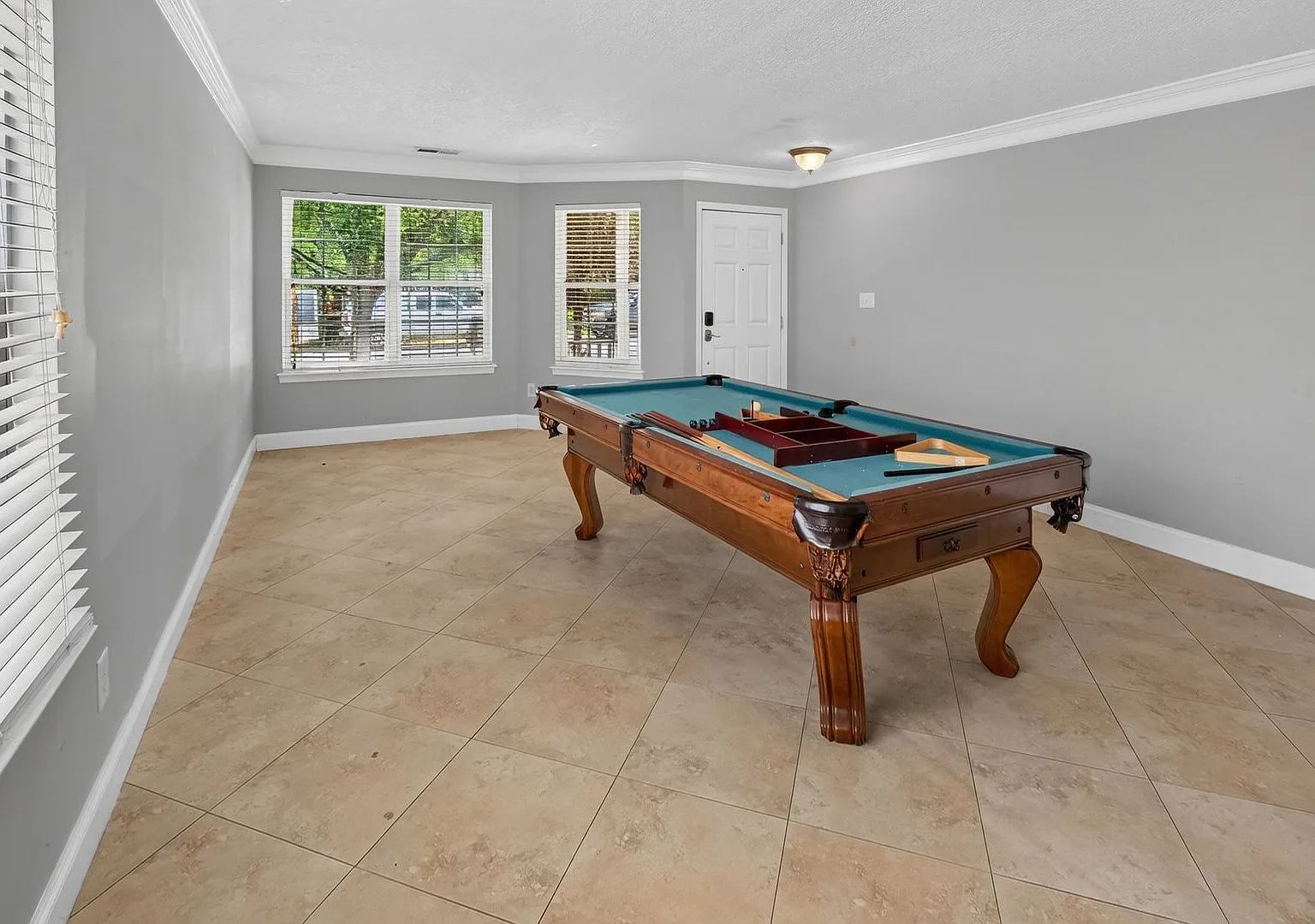 4 bed, 2.5 bath home in Coventry — Photo 4