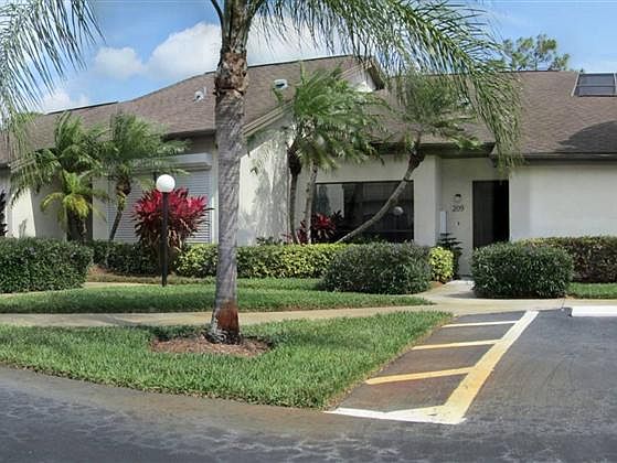 1st image of 207 Deerwood Cir