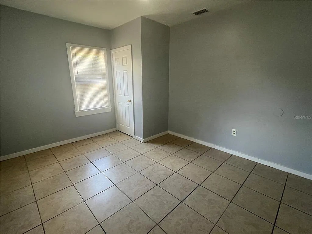 3 bed, 1.0 bath, 1267 sqft, $1,549 — Photo 4