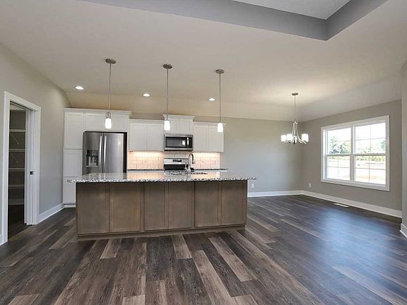 5th image of 7546 Barnum Ct