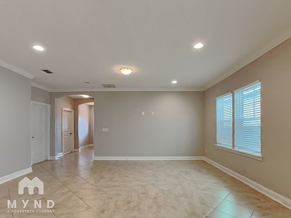 4th image of 3520 Hawthorn Way