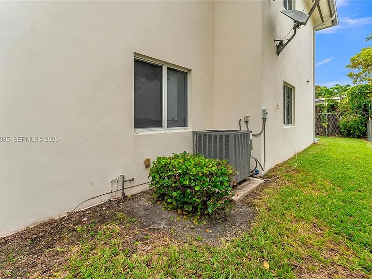 1029 SW 11th Ave — Photo 37