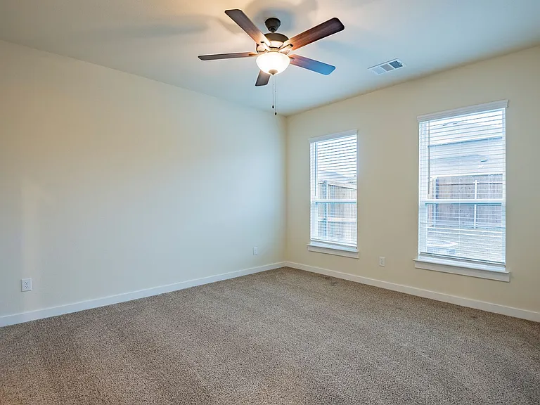 656 Wheatfield Dr — Photo 14