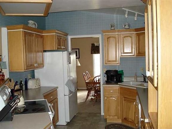 2nd image of 4 Samantha Ct
