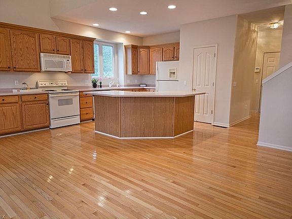 4th image of 725 Sagewood Ln