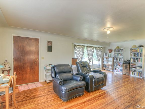 5th image of 825 Ulery St SE