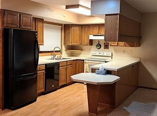 600 32nd Ave SW APT B, Minot, ND 58701