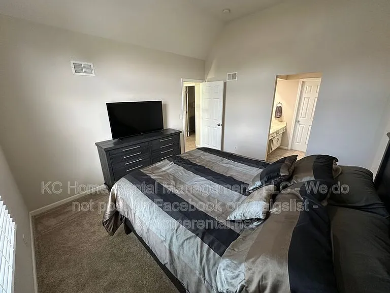 11429 W 142nd Ter — Photo 21
