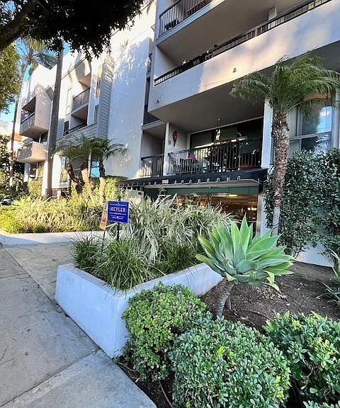 906 N Doheny Dr #512 — Photo 49