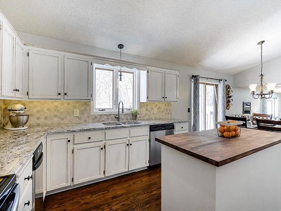 3rd image of 2030 Basswood Ct