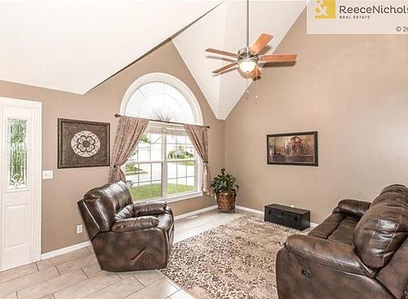 3rd image of 1204 NW Sawgrass Dr